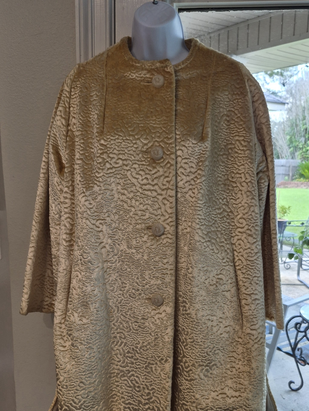 Elegant 1950s Gold Textured Button-Front Coat Sz Large